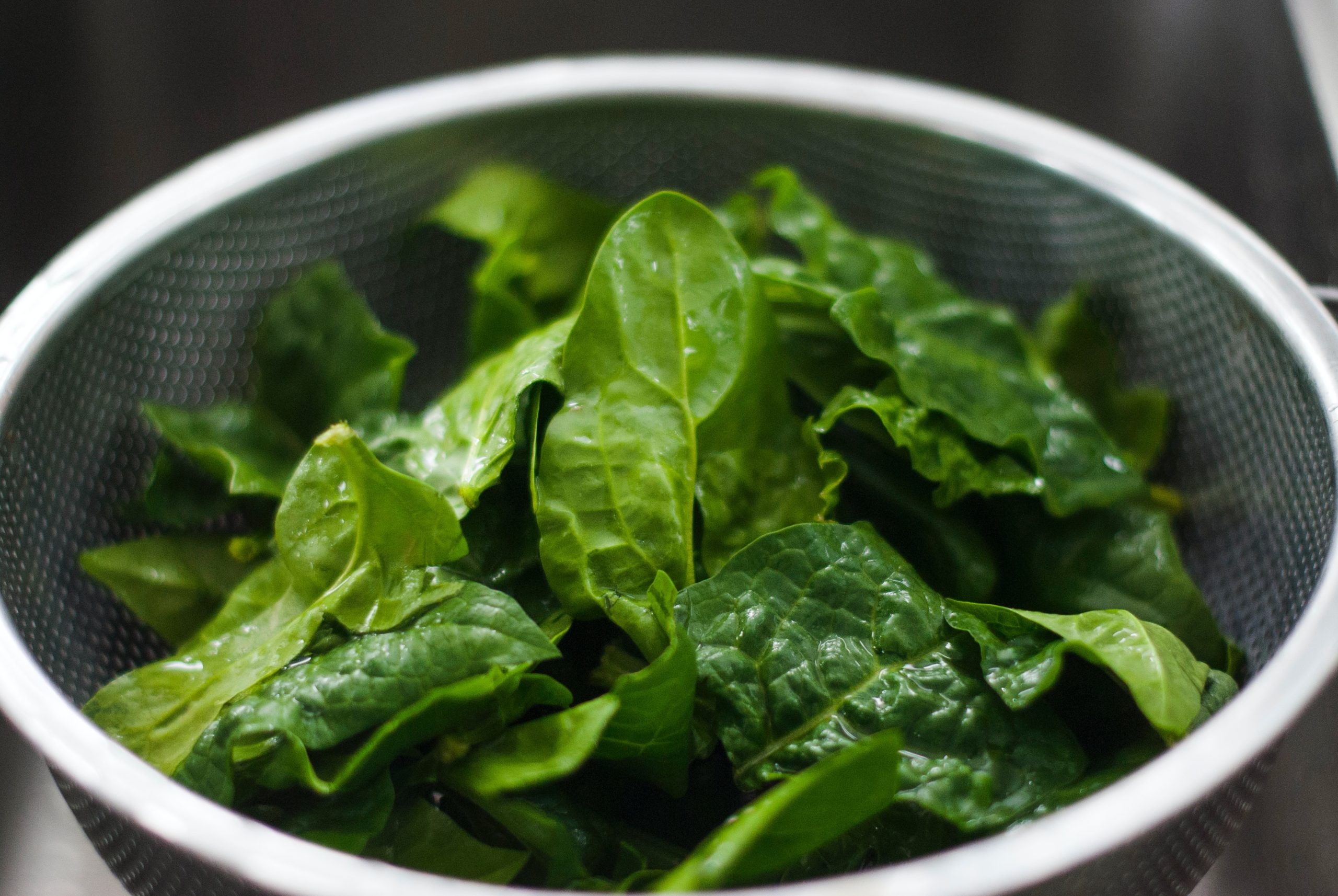 Ernährung und Sehnenscheidenentzündungen: Grünblättergemüse enthalten Antioxidantien 